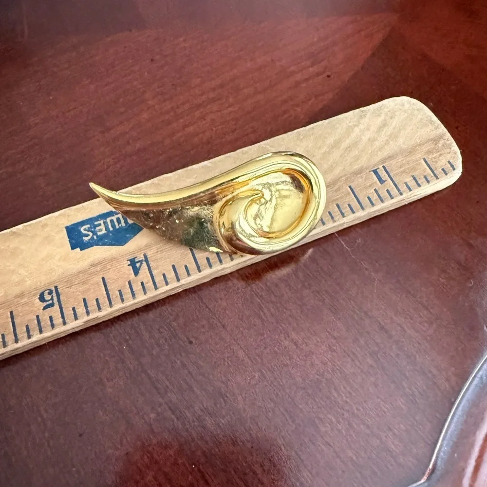 Vintage Gold Tone Brooch